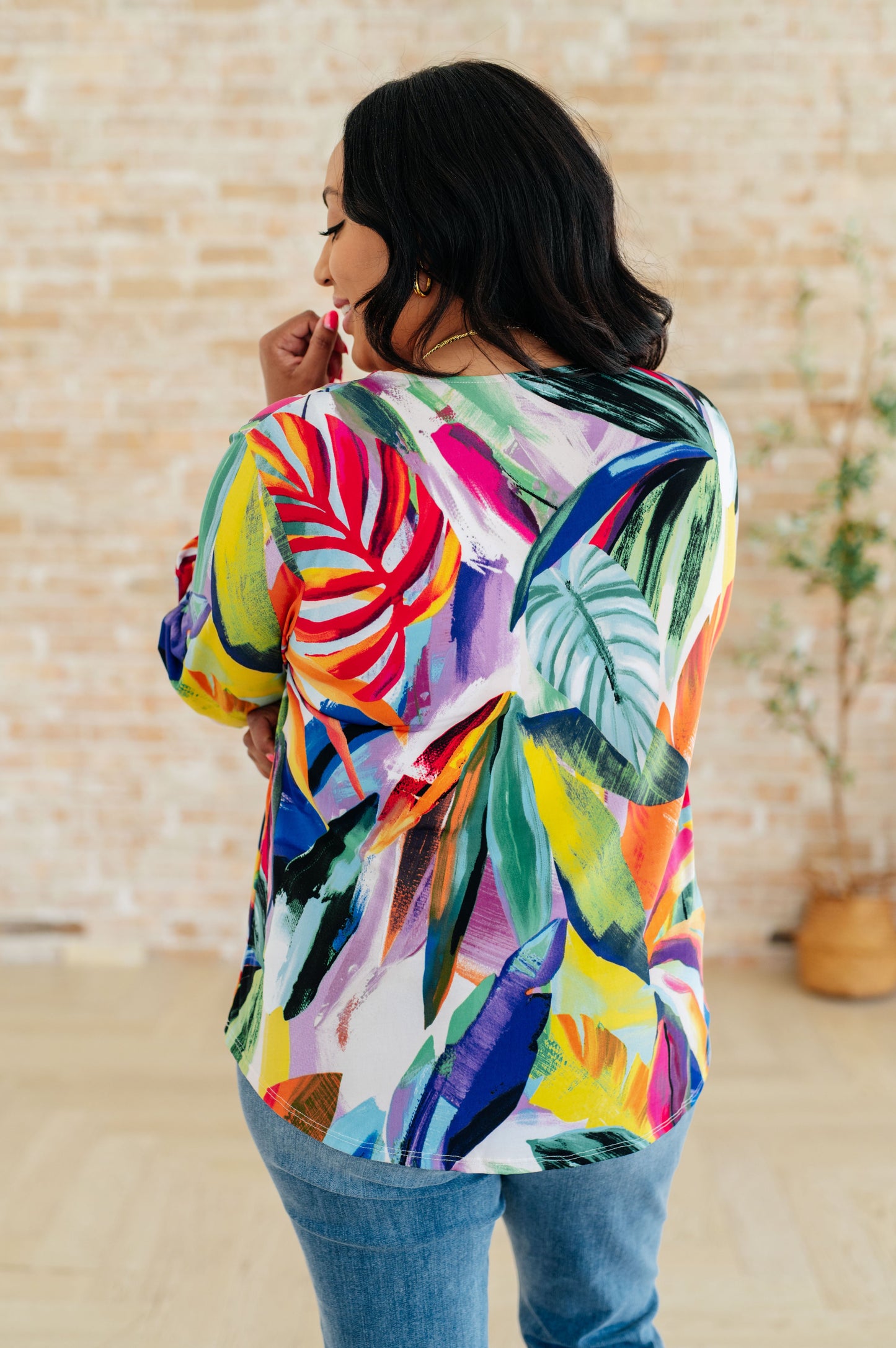 Blusa con cuello redondo en todo el mundo