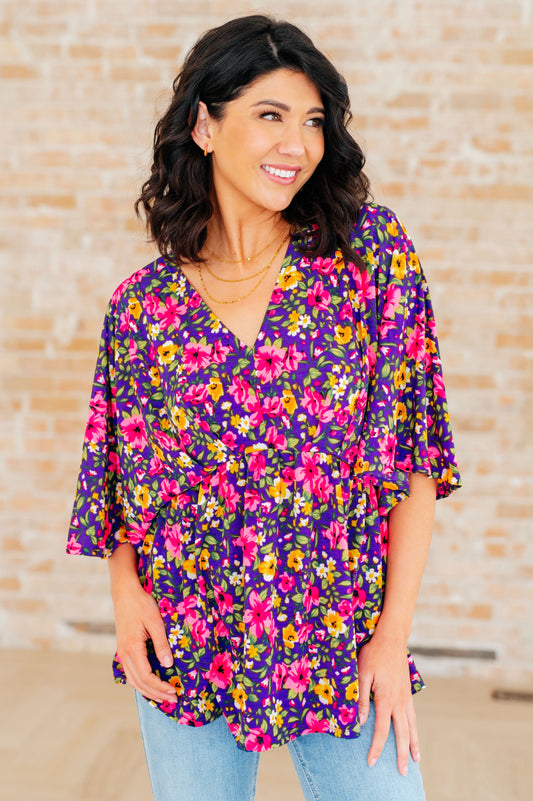 Top con sobrefalda Dreamer en estampado floral morado y rosa