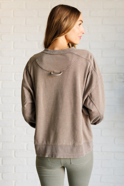 Quick Fix Mineral Wash Crew Neck Pullover in Mocha