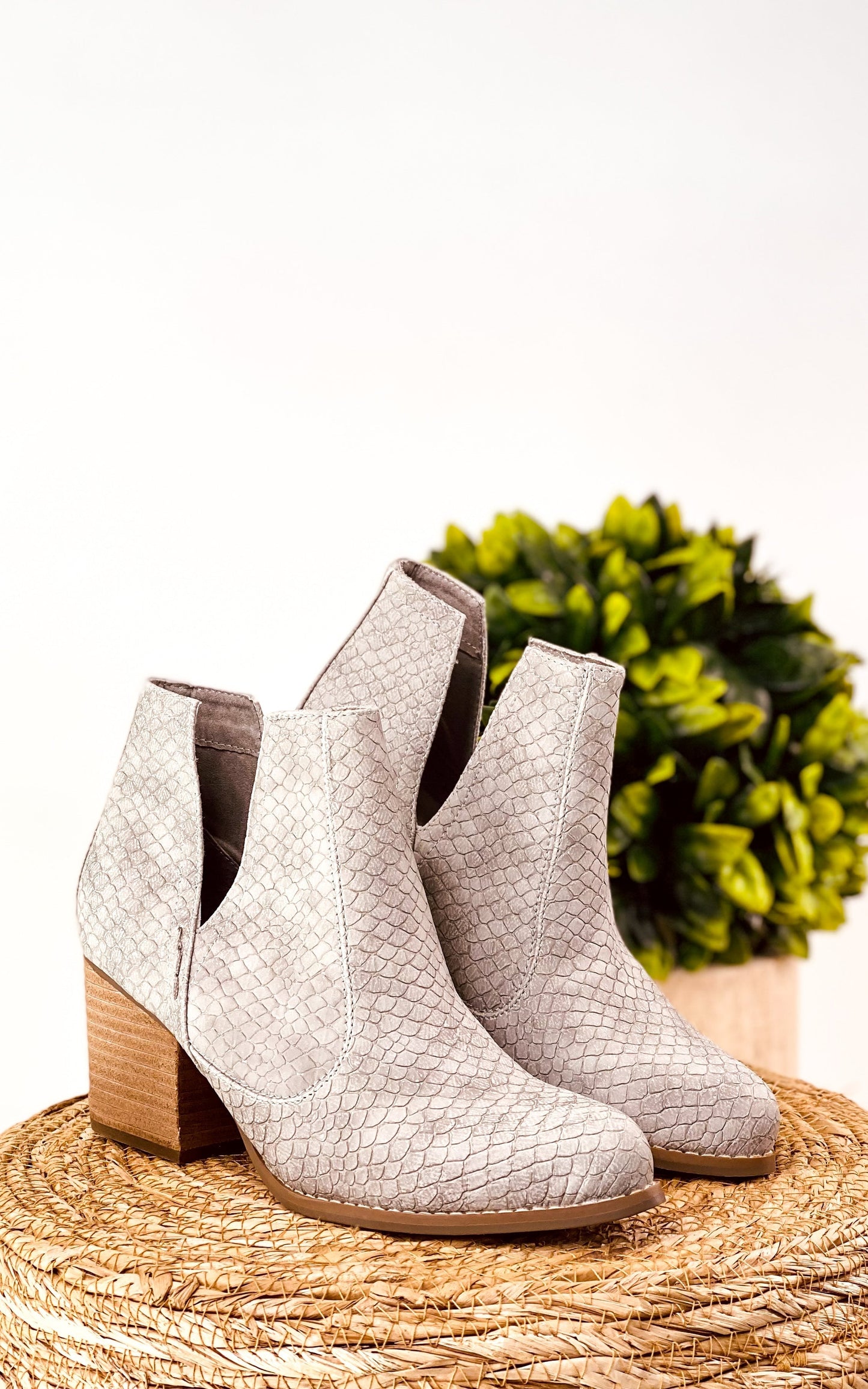 Tarim Bootie in Grey