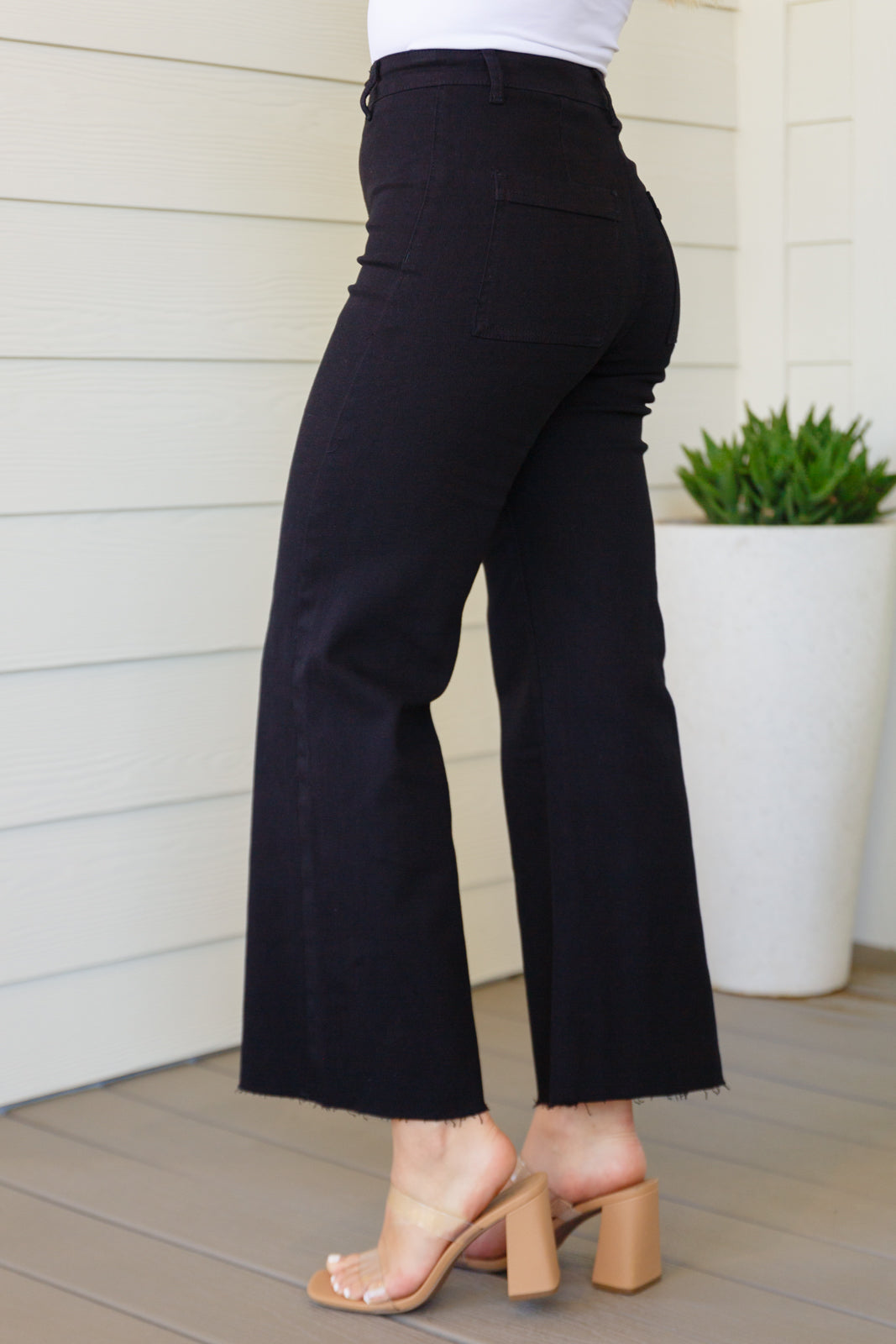 August High Rise Wide Leg Crop Jeans in Black - Dahlia Boutique