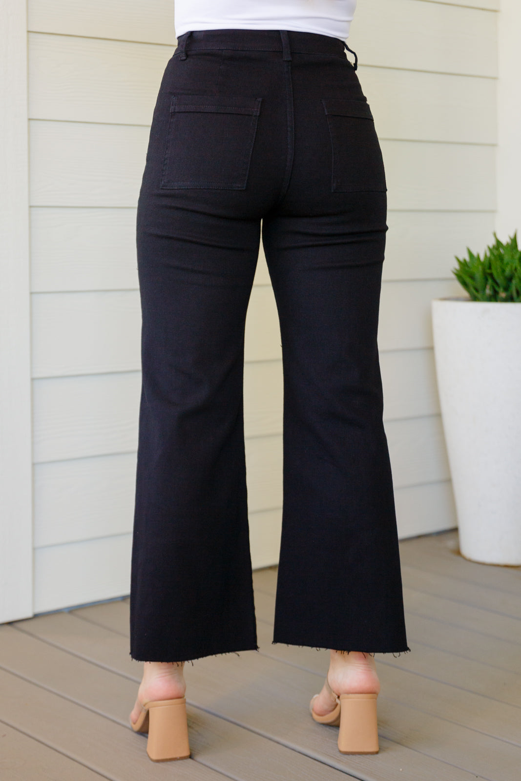 August High Rise Wide Leg Crop Jeans in Black - Dahlia Boutique