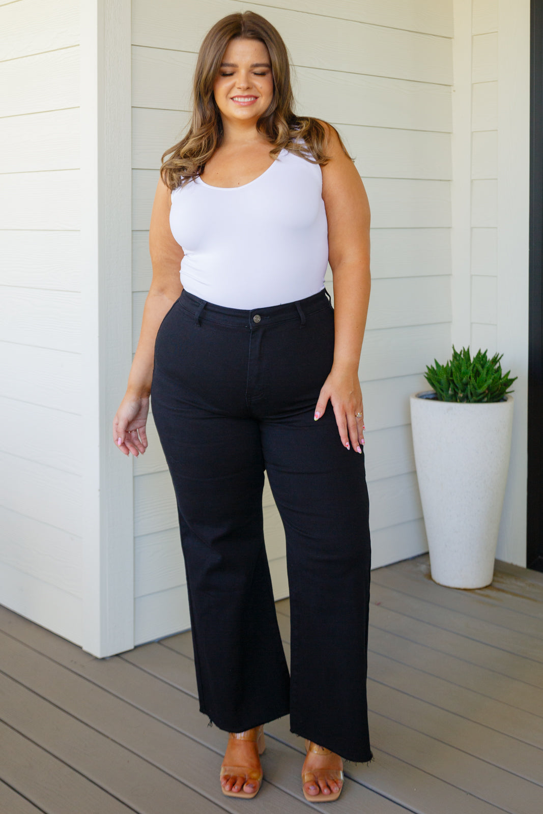 August High Rise Wide Leg Crop Jeans in Black - Dahlia Boutique