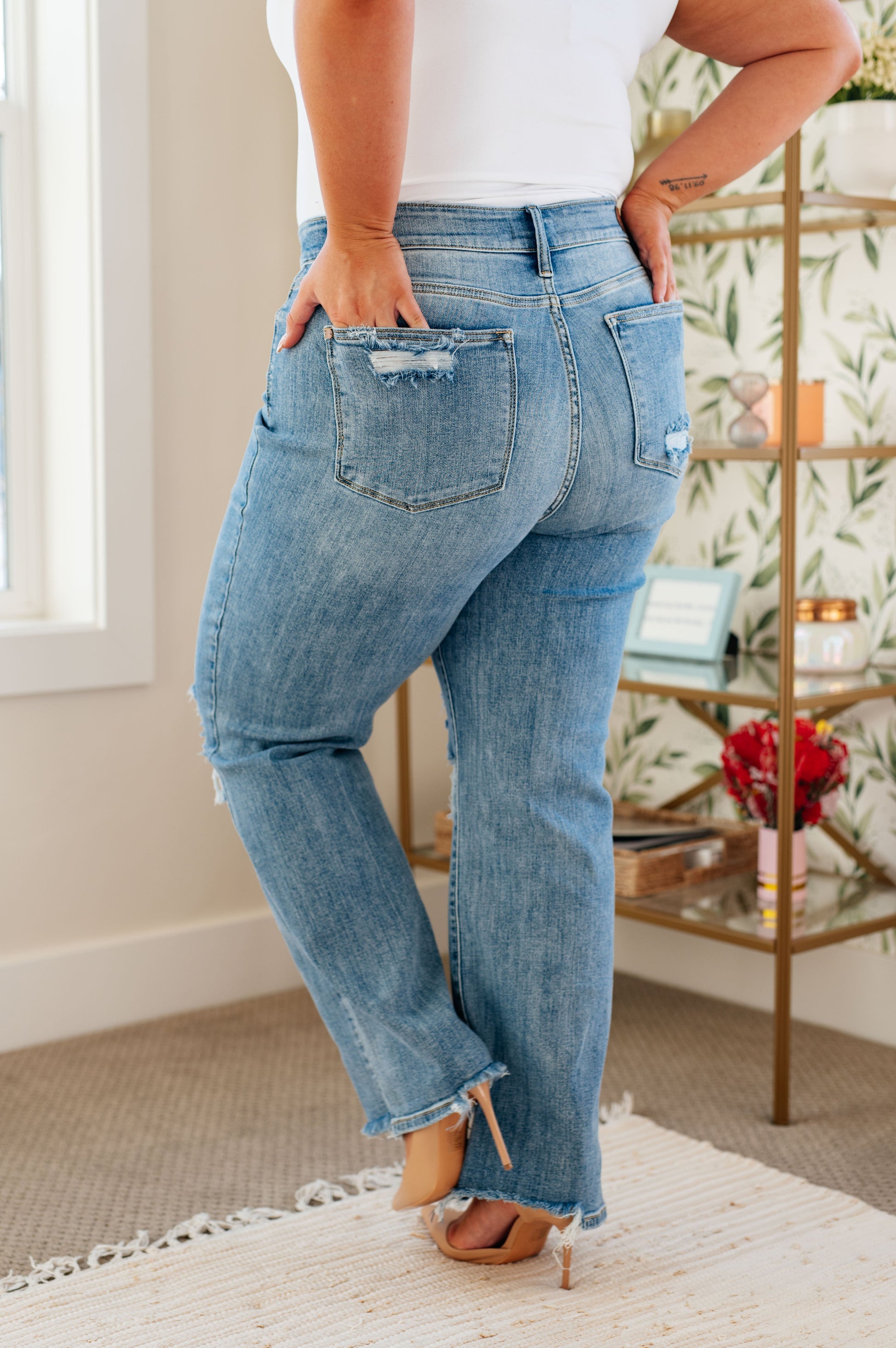 Rose High Rise 90's Straight Jeans in Light Wash - Dahlia Boutique