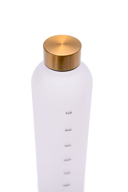 Sippin' Pretty 32 oz Translucent Water Bottle in White & Gold - Dahlia Boutique